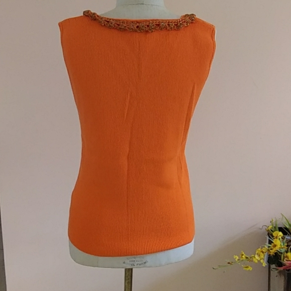 Peter Nygard Tank Top. - Picture 3 of 4